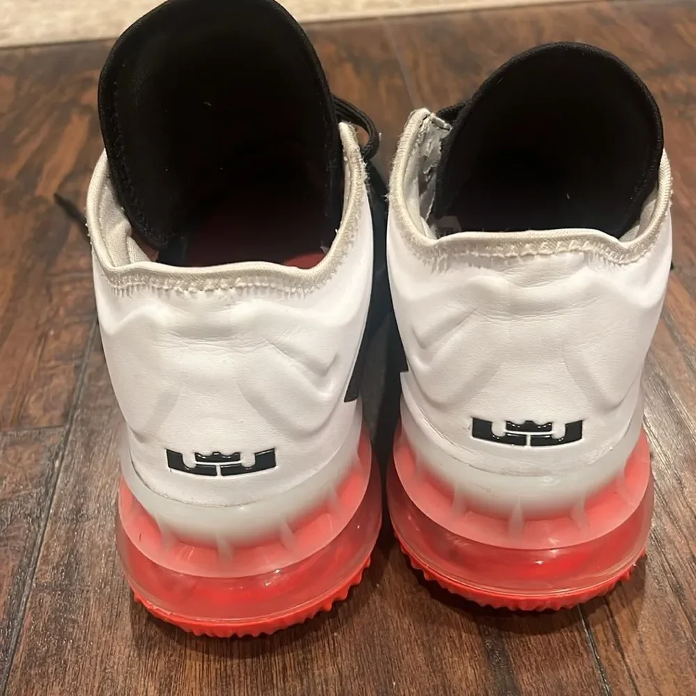 Nike Lebron XVIII 18 Low Heart Of Lion Basketball Shoes CV7562-002 Sz 10 EUC - Picture 2 of 7